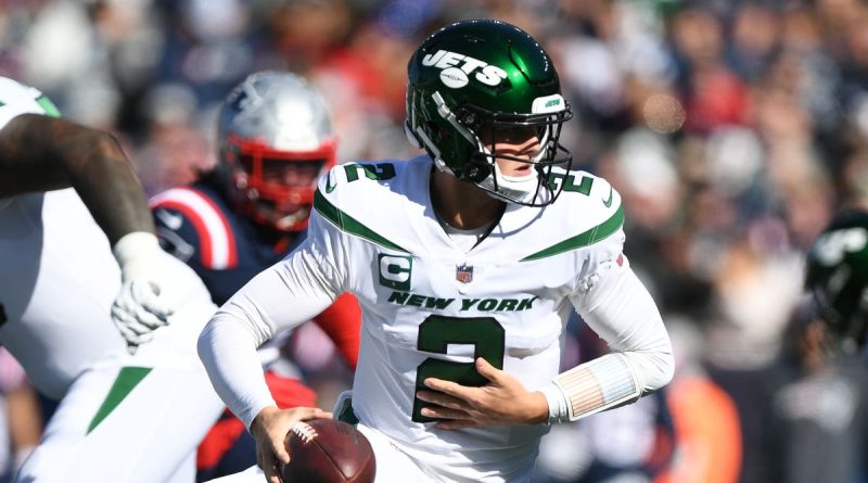 new-york-jets-qb-zach-wilson-knocked-out-of-game-with-knee-injury-–-usa-today