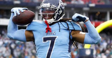 titans-clinch-2nd-straight-afc-south,-beating-miami-34-3-–-san-antonio-express-news